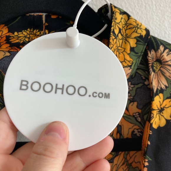 New with Tags | Boohoo Floral Wrap Front Open Back Romper Playsuit - Picture 14 of 15